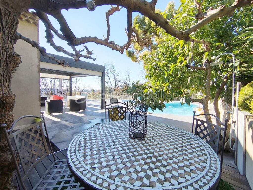 Villa d&rsquo;exception 270m², 2 appartements, piscine, vue – 7 pièces – 5 chambres – 264 m²