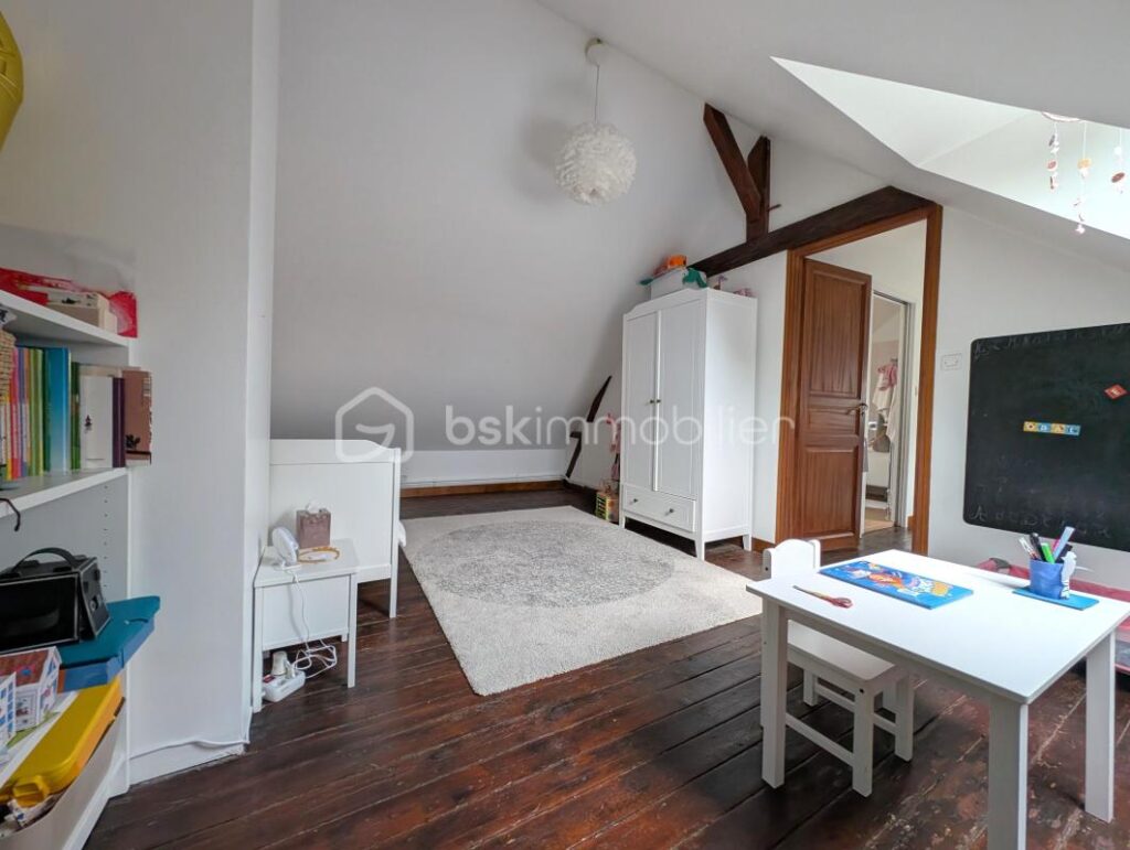 Maison de charme et sa dépendance 𝐚𝐮𝐱 𝐩𝐨𝐫𝐭𝐞𝐬 𝐝𝐮 𝐇𝐚𝐯𝐫𝐞, 𝐯𝐢𝐞 𝐝𝐞 𝐩𝐥𝐚𝐢𝐧-𝐩𝐢𝐞𝐝, 𝐣𝐚𝐫𝐝𝐢𝐧 𝐜𝐥𝐨𝐬 𝐞𝐭 𝐚𝐫𝐛𝐨𝐫é – 6 pièces – 4 chambres – 180 m²