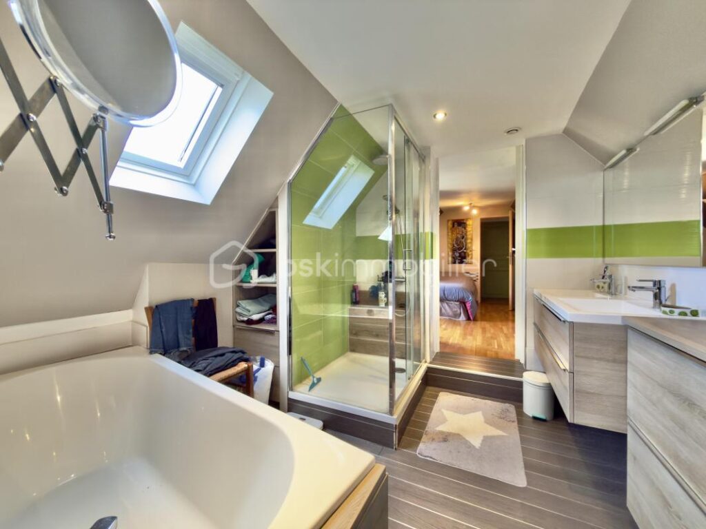 🏡 Maison pleine de charme 160 m² avec terrain exceptionnel de 5 500 m² – Rives-en-Seine – 8 pièces – 5 chambres – 160 m²