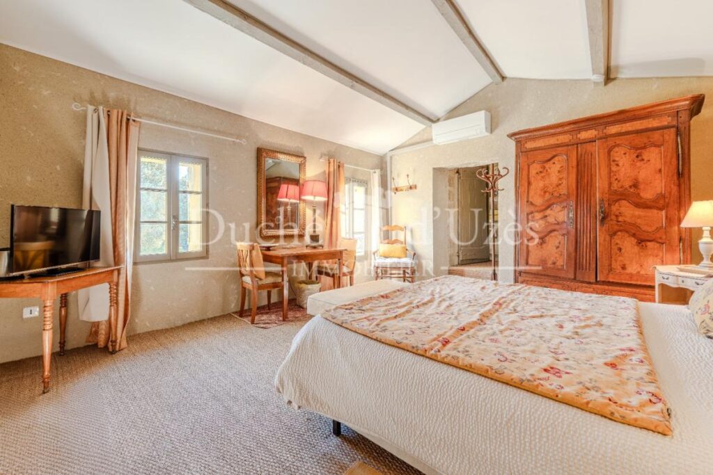 Maison – 7 pièces – 4 chambres – 275 m²