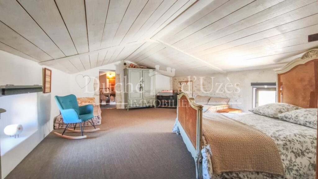 Maison – 14 pièces – 7 chambres – 330 m²