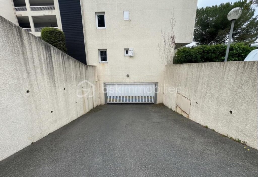 EXCLUSIVITE A PEYMEINADE – 2 PIÈCES 52 m² – DERNIER ÉTAGE – BALCON – PARKING – 2 pièces – 1 chambre – 51 m²