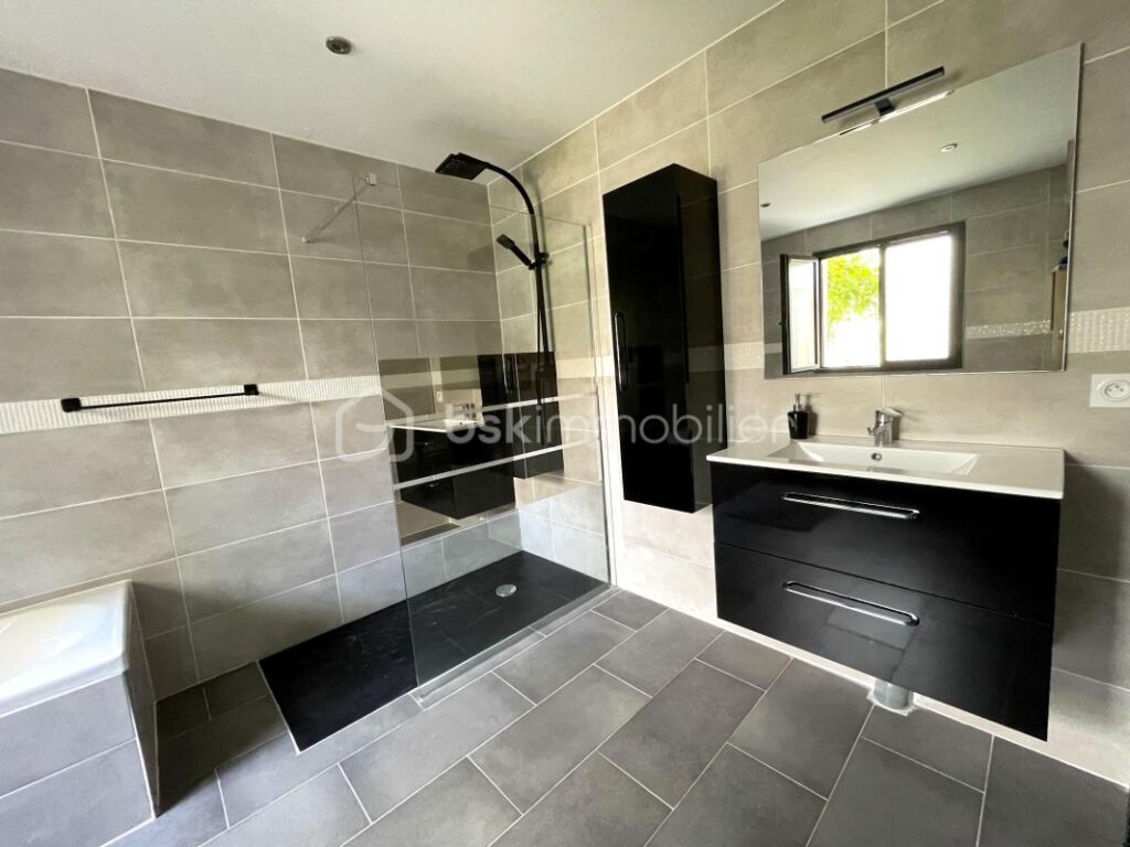 VILLA PLAIN PIED 186M²- VUE DEGAGEE -4 CHAMBRES-PISCINE- GARAGE- 34800 – 6 pièces – 5 chambres – 186 m²