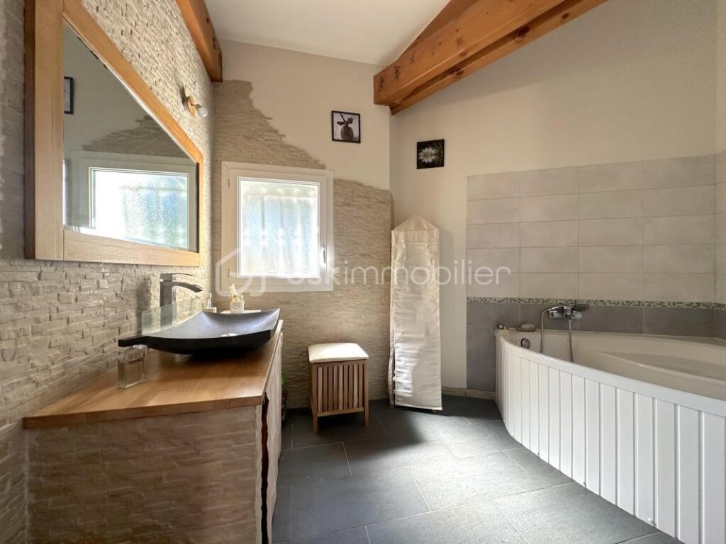 VILLA 7 PIÈCES – 200M2 – 7 pièces – 5 chambres – 200 m²