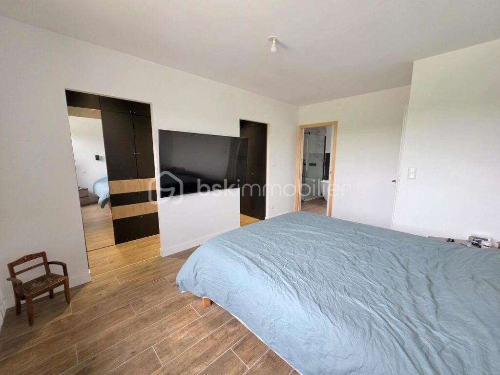 Longère exceptionnelle 330m² rénovée 6 chambres garage terrain 799m² DPE B – 11 pièces – 6 chambres – 330 m²