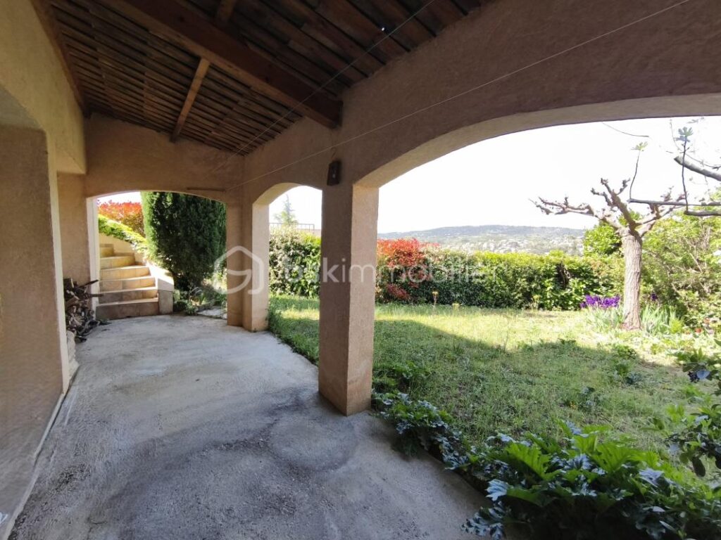 Maison Type 4 / 5 136 m² sur 1400 m² de terrain – 5 pièces – 3 chambres – 136 m²