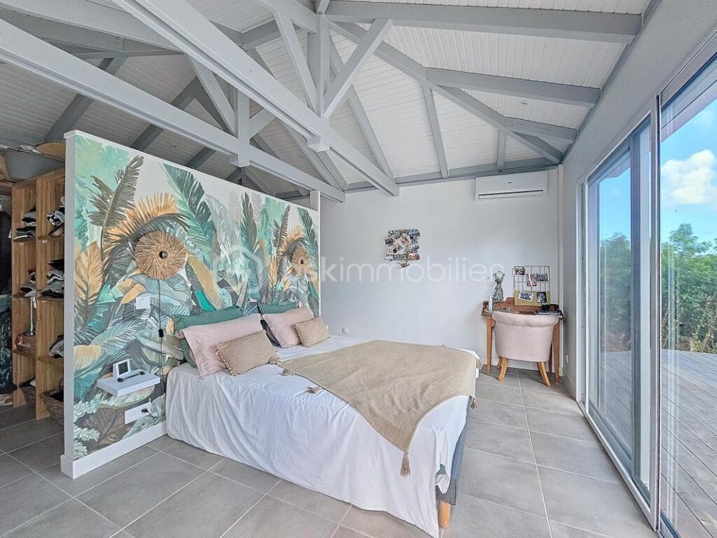 Maison contemporaine avec piscine et résiduel de construction – 4 pièces – 3 chambres – 119 m²