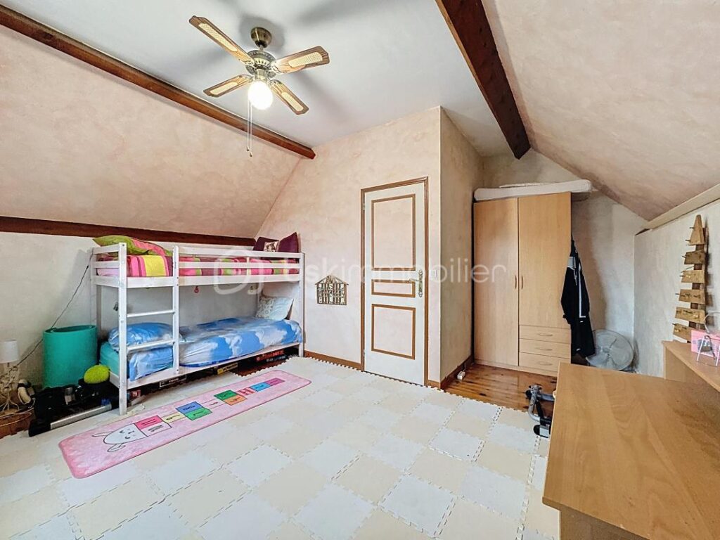 Maison traditionnelle 6 pièces au calme avec sous-sol/garage/terrasse/carport/jardin – 6 pièces – 5 chambres – 135 m²