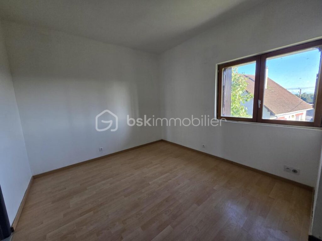 Magnifique Maison de village de 133m² à Saint Léger des Vignes – 6 pièces – 5 chambres – 133 m²