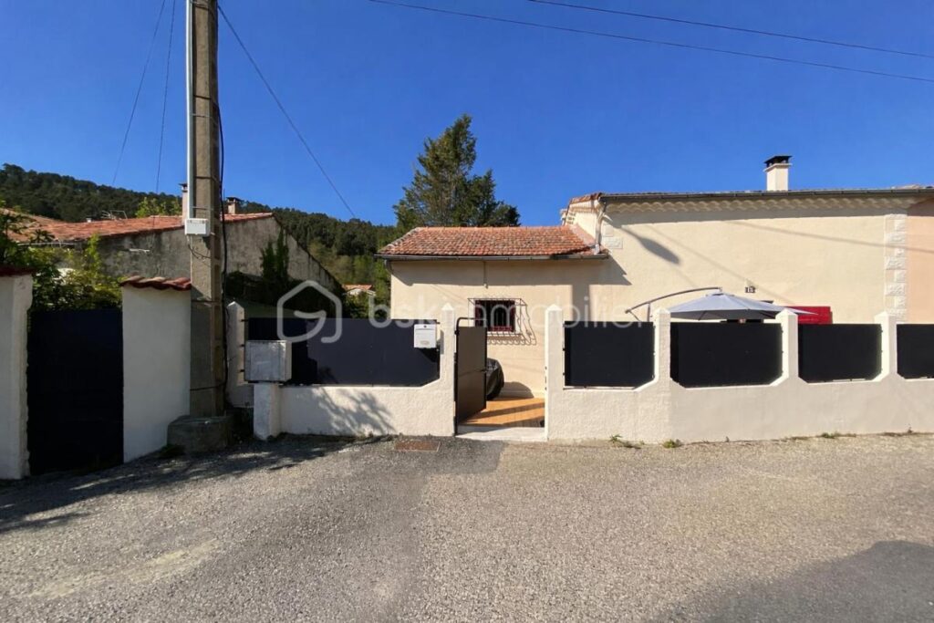 Charme bucolique et tranquillité à La Grand-Combe : Maison de village rénové avec terrasses ensoleillées – 3 pièces – 2 chambres – 65 m²