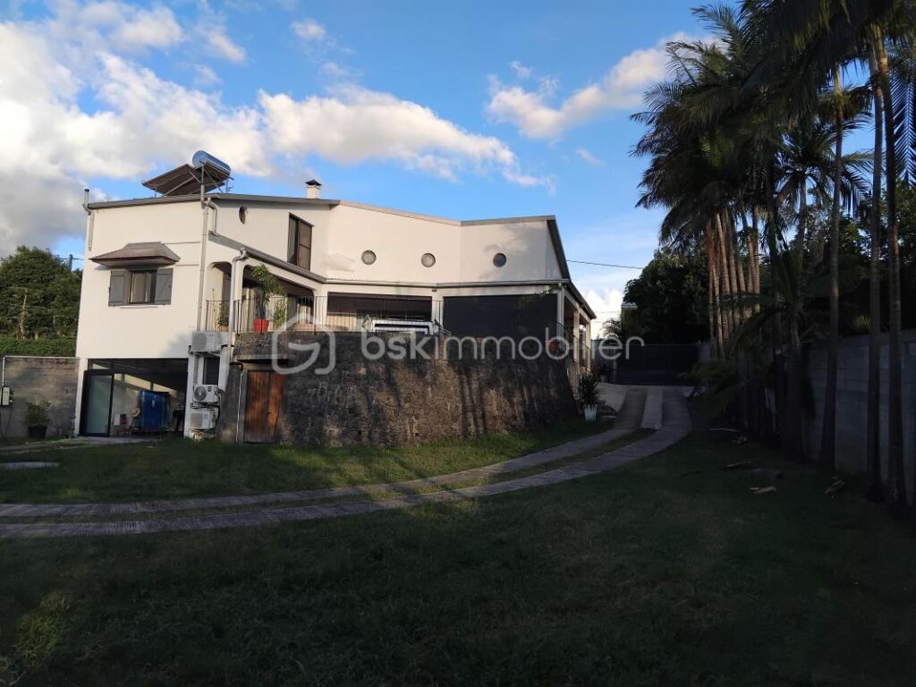 Villa d’architecte moderne de 295 m² : un véritable HAVRE DE PAIX dans le sud de la Réunion ! – 7 pièces – 5 chambres – 295 m²