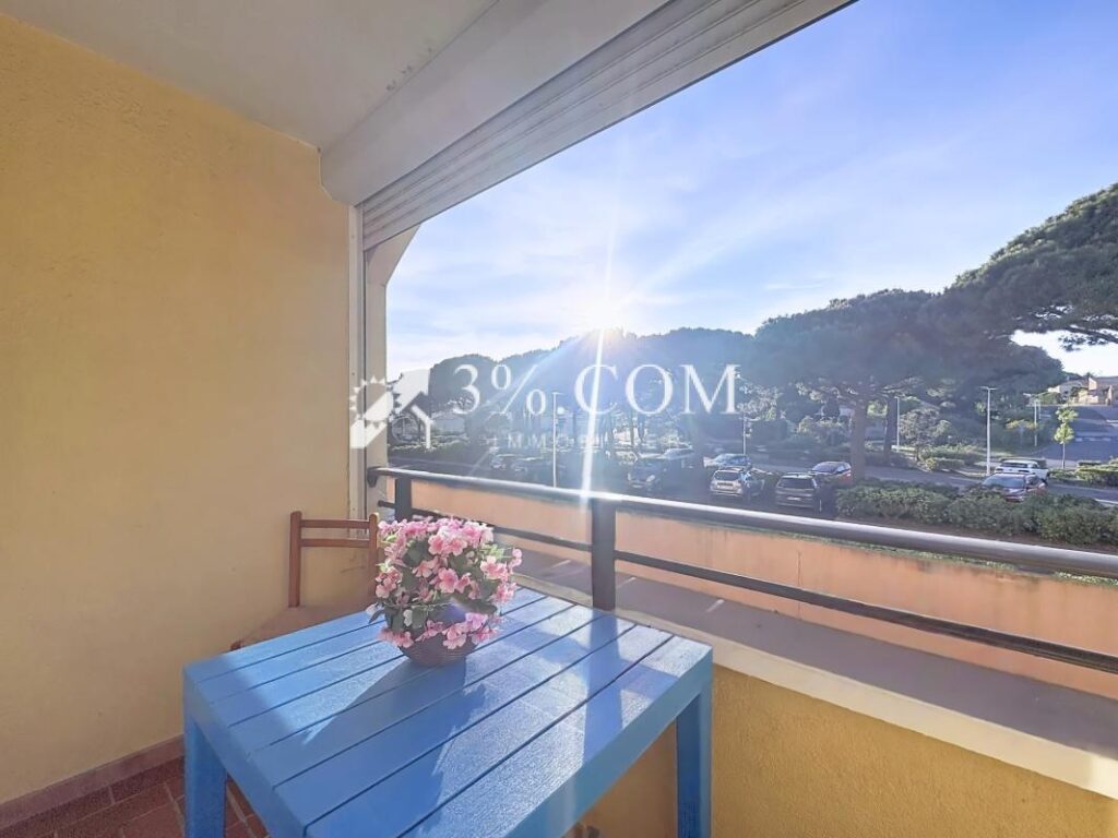 Appartement 3 pièces: 1 chambre + Cabine de 24 m2 avec balc – 3 pièces – 1 chambre – 23 m²