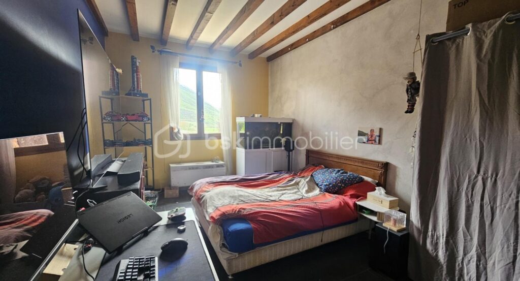 Maison 5 chambres 215 m² piscine et terrain – 6 pièces – 5 chambres – 215 m²
