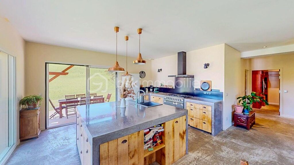 Maison de plain-pied de 2015 avec un T2 indépendant – 7 pièces – 4 chambres – 201 m²