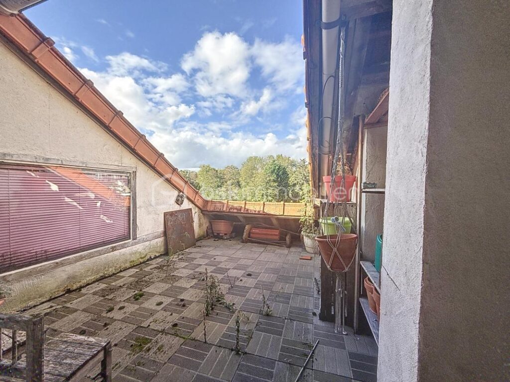 Charmante maison de ville sur 3 niveaux à fort potentiel!! – 5 pièces – 3 chambres – 116 m²