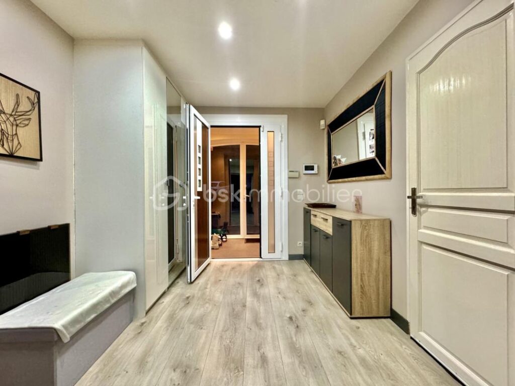 Fublaines – Maison d’architecte 200 m² + potentiel 250 m² – Terrain 3 500 m² – 8 pièces – 5 chambres – 192 m²