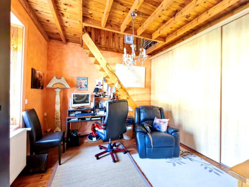 ✨ COUP DE CŒUR – Maison de caractère en pierre avec volumes et extérieur de qualité ✨ – 9 pièces – 6 chambres – 198 m²