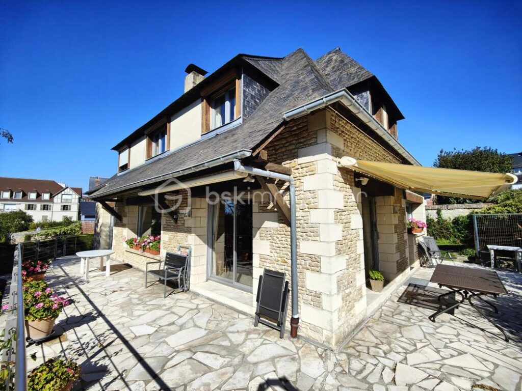 Plein centre, maison familiale av 5 ch sous-sol et jardin clos arboré ! – 8 pièces – 4 chambres – 180 m²