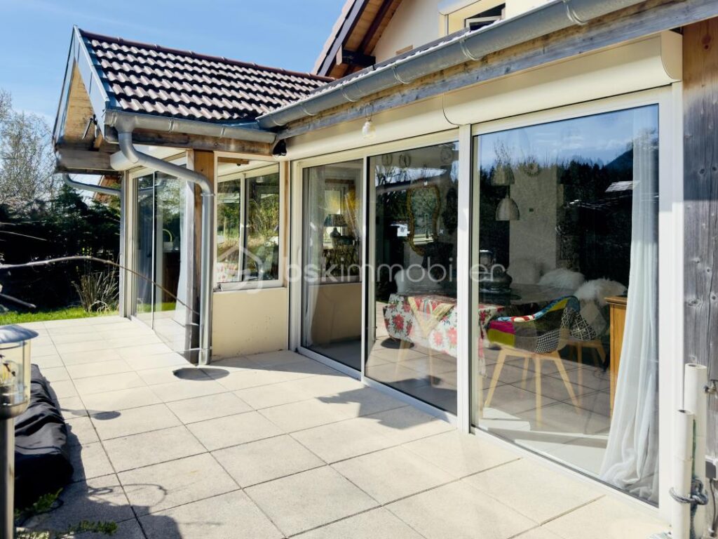 ✨ Saint Sixt – Maison familiale T6 rénovée avec vue montagnes, terrain de 1 262 m² ✨ – 6 pièces – 3 chambres – 128 m²