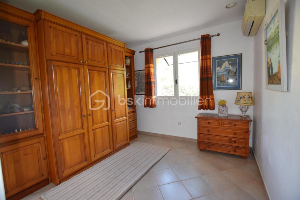 Superbe villa de 148 m2 sur une terrain de 2400 m2 – 5 pièces – 4 chambres – 148 m²