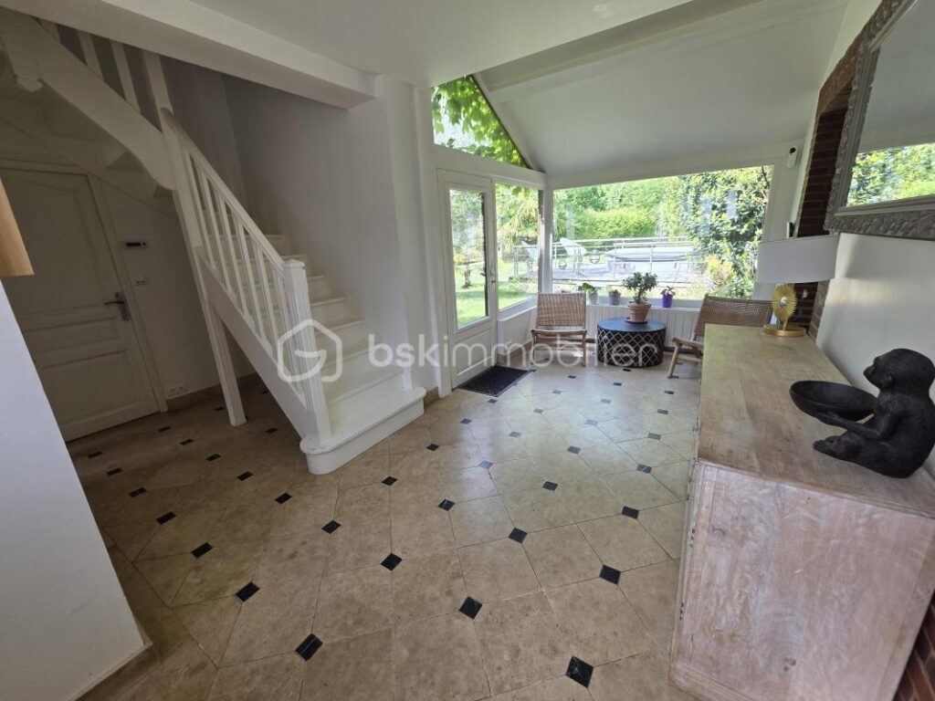 Propriété d’exception 16 pièces 7 chambres à Sens 5 minutes de la gare qui mène à Paris Bercy en 54 minutes – 16 pièces – 6 chambres – 367 m²