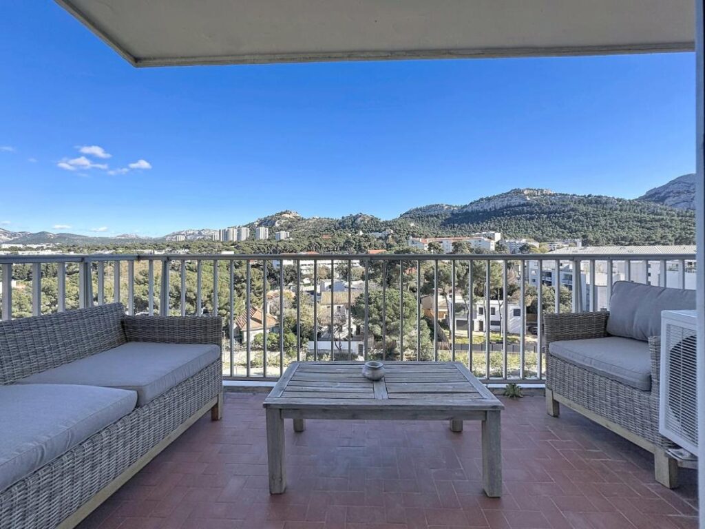 T4/5 Pointe Rouge VUE MER EXCEPTIONNELLE avec GrandeTerrasse – 6 pièces – 3 chambres – 155 m²