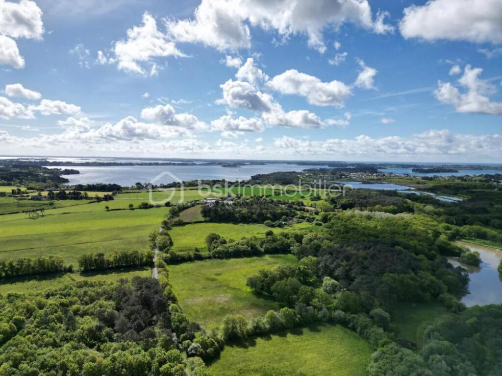 SUPERBE T2 BIS RENOVE ET MEUBLE – 35 M² AU SOL – GOLFE DU MORBIHAN – PISCINE – PARC – 3 pièces – 2 chambres – 25 m²