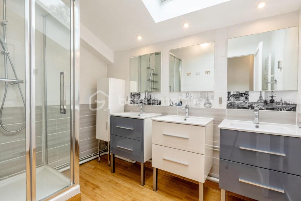 Maison d’architecte de 180m2 – 8 pièces – 7 chambres – 180 m²