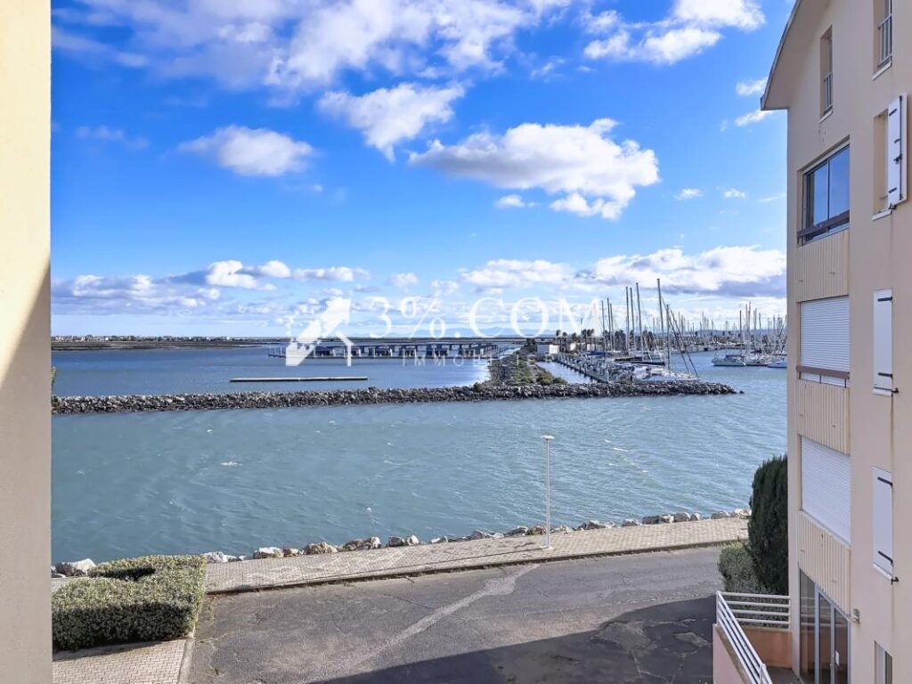Appartement T2- belle vue sur le Port & les bateaux – parkin – 3 pièces – 1 chambre – 43 m²