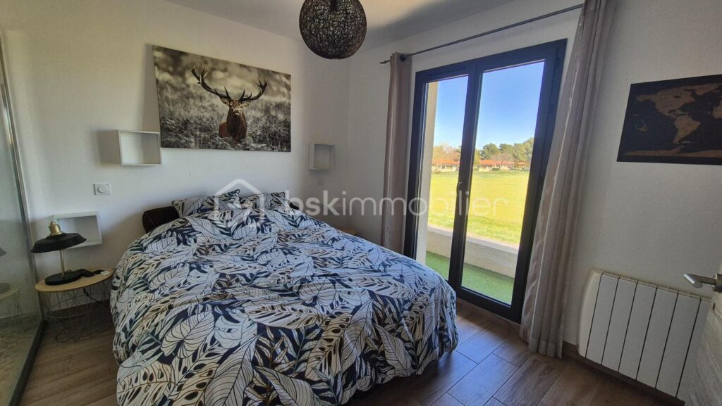 A VENDRE VILLA TROIS FACES DE 96M² SUR TERRAIN DE 394M A SAINT CYPRIEN – COTE VILLAGE – EN IMPASSE – TROIS CHAMBRES – DEUX PIECES D EAU – DEUX TOILETTES – BUANDERIE – PISCINE – TERRASSE – PROCHE DES ECOLES DES COMMERCES ET DES PLAGES – 5 pièces – 3 chambres – 96 m²