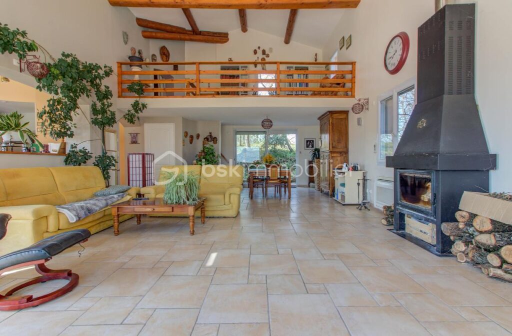 Vue panoramique 180° – Position dominante – À 15 min de Montélimar – 6 pièces – 4 chambres – 194 m²