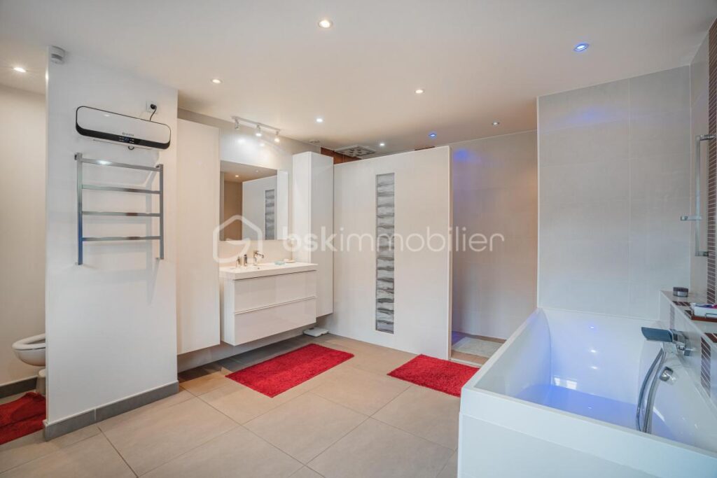 Propriété haut de gamme avec piscine & vue dégagée – 264 m² Brié et Angonnes – 8 pièces – 4 chambres – 274 m²