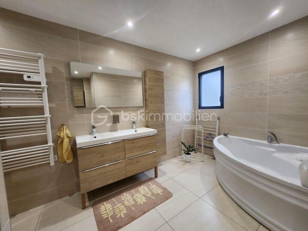 Magnifique Pavillon de plain pied de 131m² à Nevers – 5 pièces – 4 chambres – 130 m²