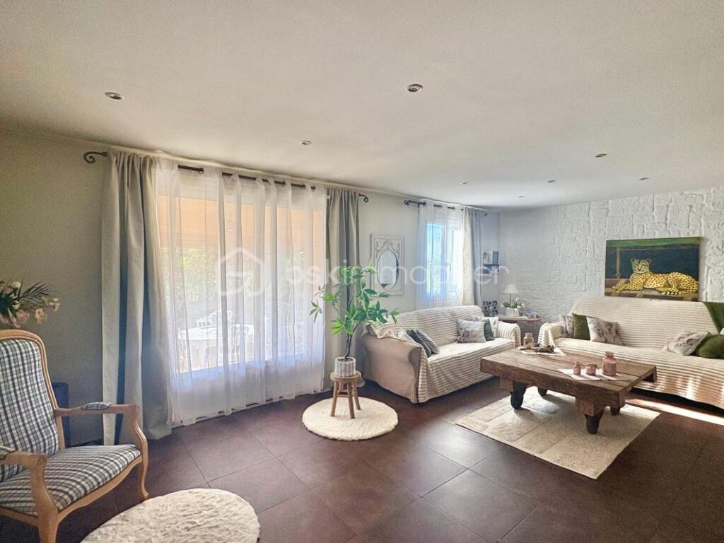 VENTE FAYENCE MAISON PLAIN-PIED 4 CHAMBRES PISCINE – 5 pièces – 4 chambres – 100 m²