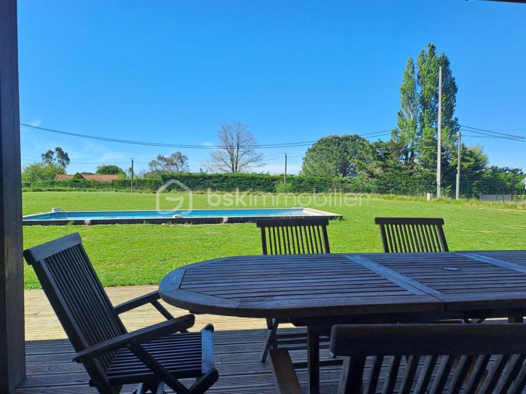 Maison en bois T6 sur 3580 m² – 6 pièces – 4 chambres – 136 m²