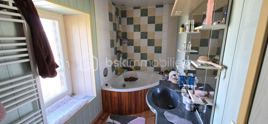 Maison de caractère en pierre rénovée – 7 pièces – 4 chambres – 165 m²