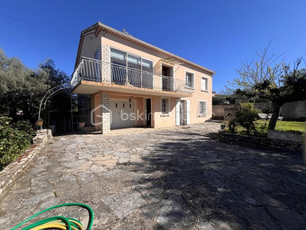 Maison familiale avec fort potentiel – 6 pièces – 4 chambres – 144 m²