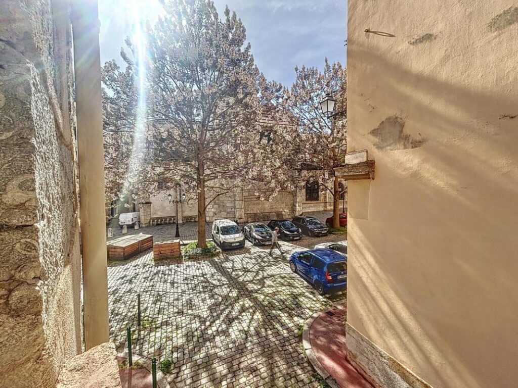 LOCATION LYON 5 APPARTEMENT T2 MEUBLE – 2 pièces – 1 chambre – 48 m²