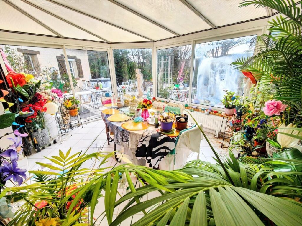 Belle maison familiale 5 ch dans un écrin boisé avec vue dégagée – 7 pièces – 5 chambres – 200 m²