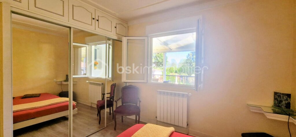 Maison familiale avec T2 indépendant, grands volumes, piscine et magnifique jardin – 5 mns de Dax – 6 pièces – 4 chambres – 200 m²