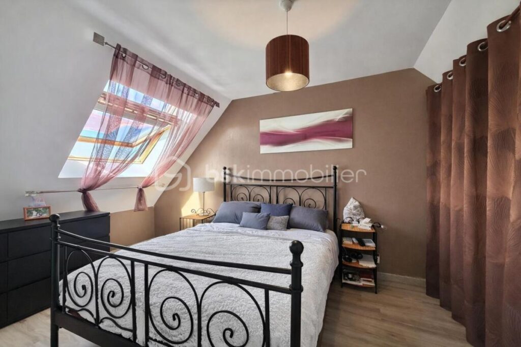 À vendre – Ensemble immobilier avec fort potentiel aux portes de Meaux, sur la commune de Poincy – 10 pièces – 8 chambres – 245 m²