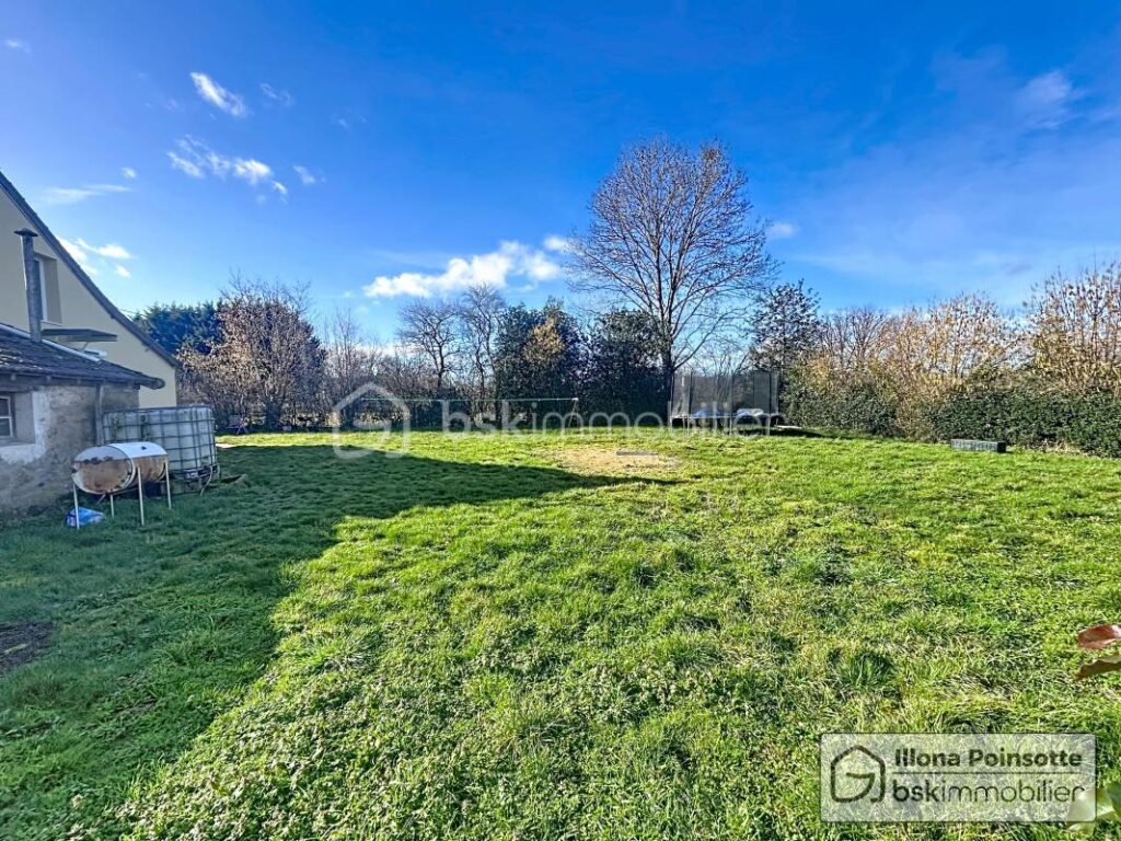 Maison avec dépendances et 1 hectare de terrain – 5 pièces – 4 chambres – 100 m²