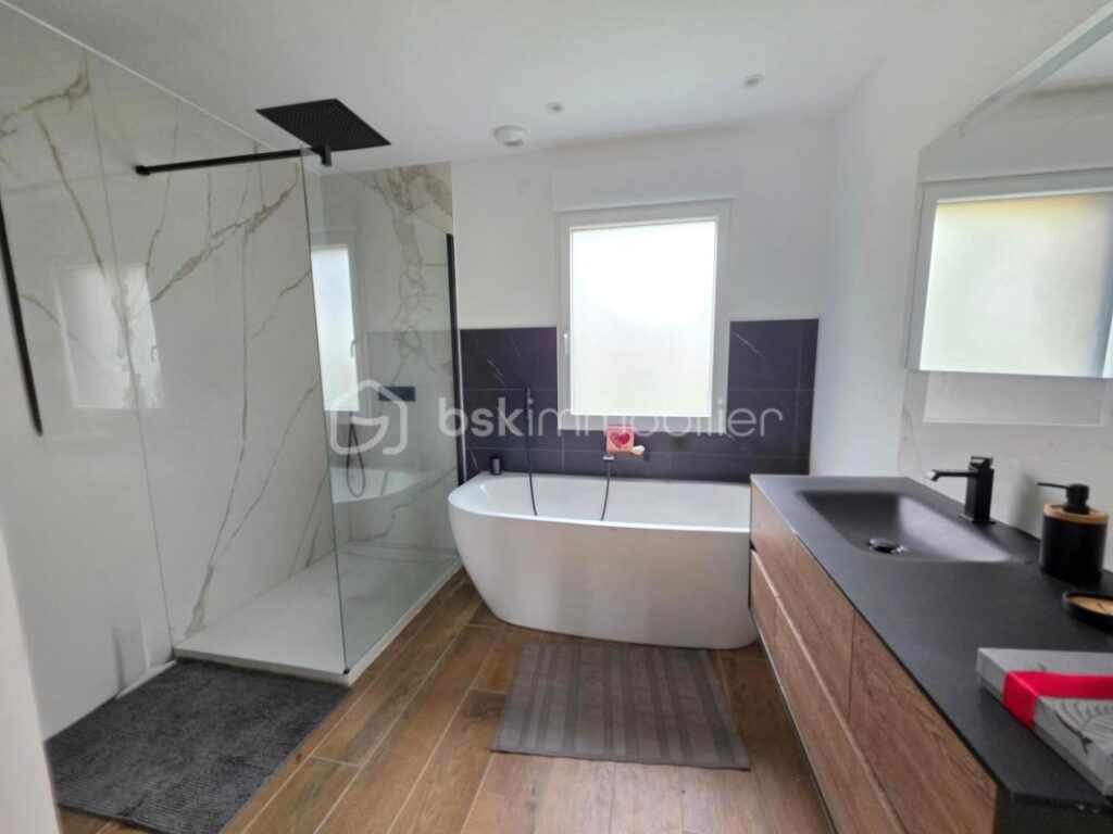 Longère exceptionnelle 330m² rénovée 6 chambres garage terrain 799m² DPE B – 11 pièces – 6 chambres – 330 m²