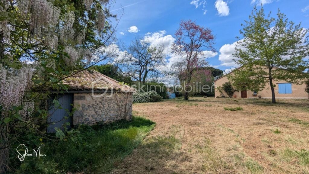 Ancienne grange en pierre sur 2,7 hectares avec vue dégagée au calme – 4 pièces – 3 chambres – 140 m²