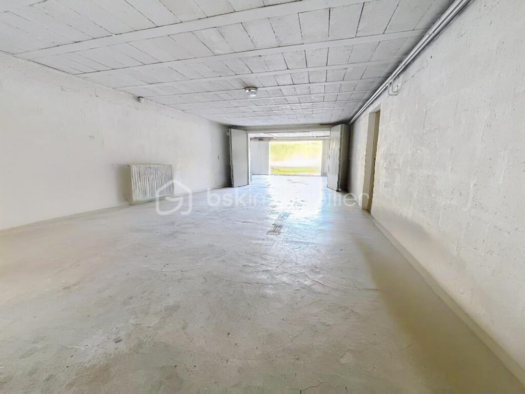 PAVILLON SUR SOUS SOL COMPLET – 8 pièces – 4 chambres – 178 m²