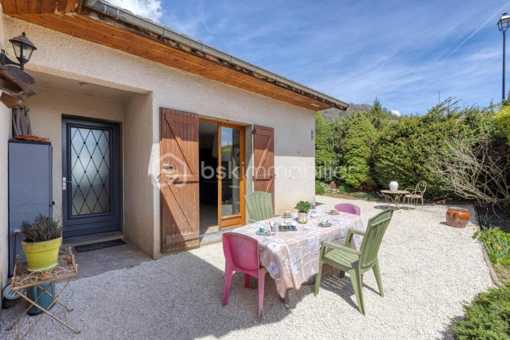 PRUNIERES 38350 – VILLA individuelle de PLAIN PIED de 124m² – 3 CHAMBRES, COMBLES à aménager. VUE EXCEPTIONNELLE, CADRE NATUREL privilégié – 5 pièces – 3 chambres – 124 m²
