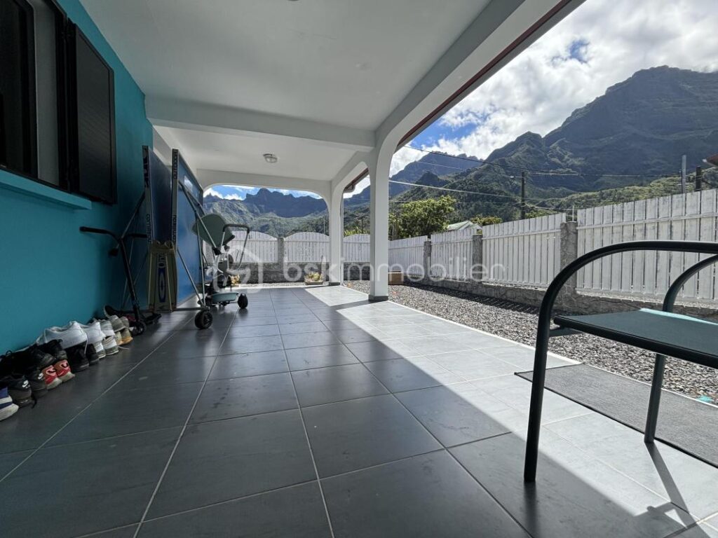 À vendre : Magnifique maison F5 de 2020 dans le cirque de Cilaos, à l’île de La Réunion – 5 pièces – 4 chambres – 137 m²