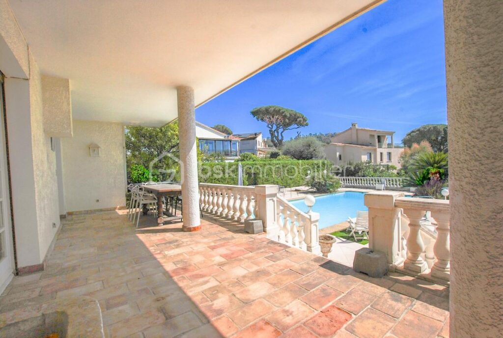 Demeure de caractère avec vue mer, piscine et multiples logements indépendants – 9 pièces – 6 chambres – 319 m²