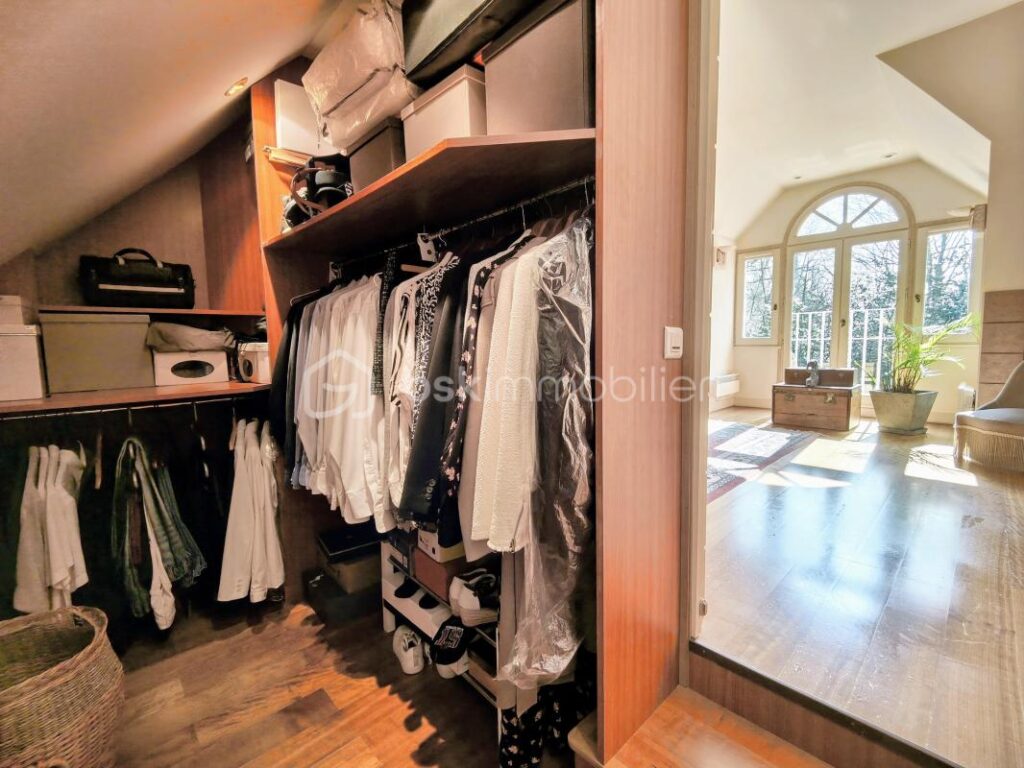 Au calme, grande maison familiale 6 ch av jardin clos arboré, terrasse et piscine couverte – 15 pièces – 6 chambres – 390 m²