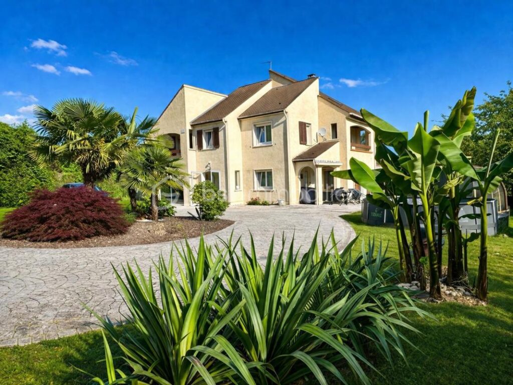 Fublaines – Maison d’architecte 200 m² + potentiel 250 m² – Terrain 3 500 m² – 8 pièces – 5 chambres – 192 m²